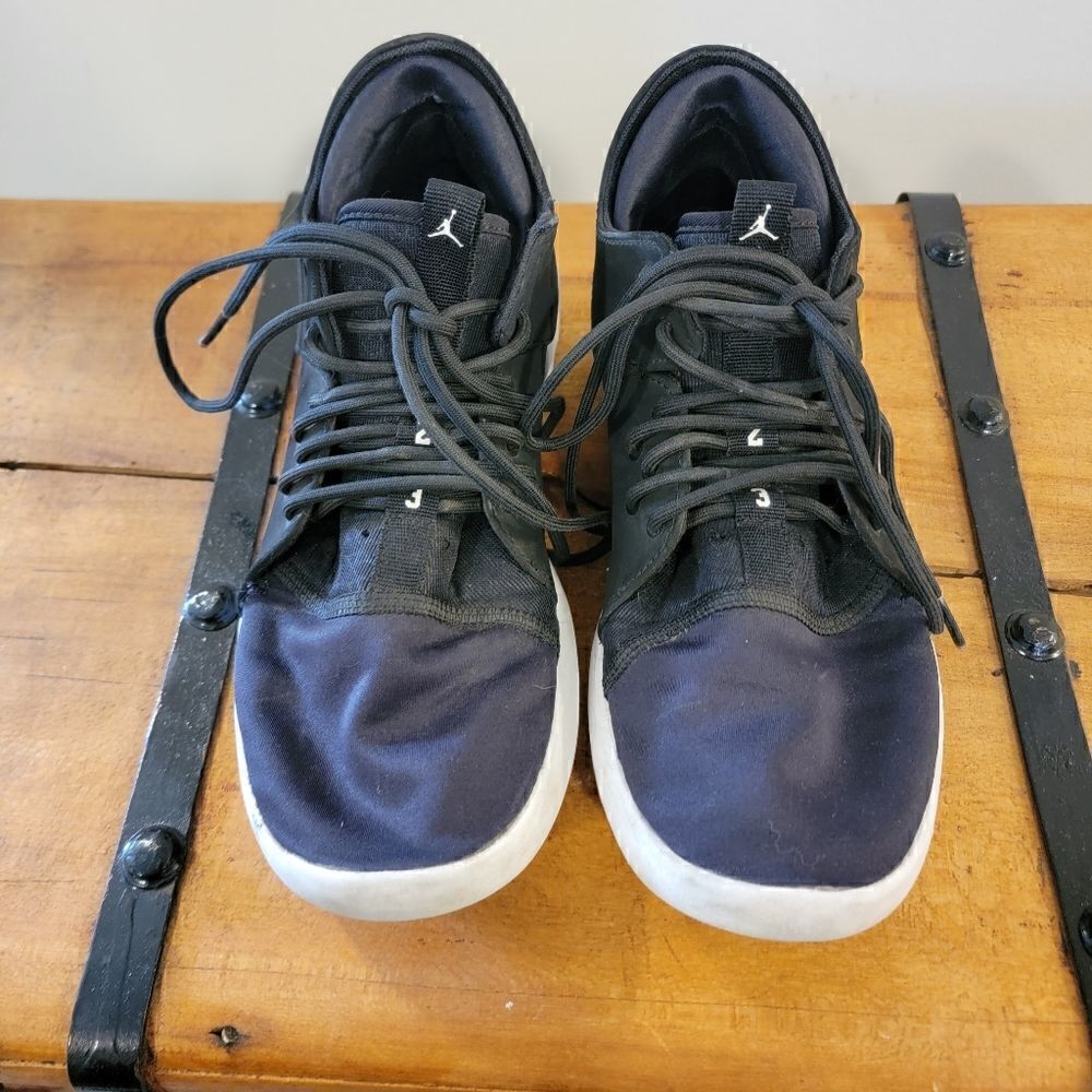 Jordan First Class sneakers size 7.5 - Picture 5 of 9